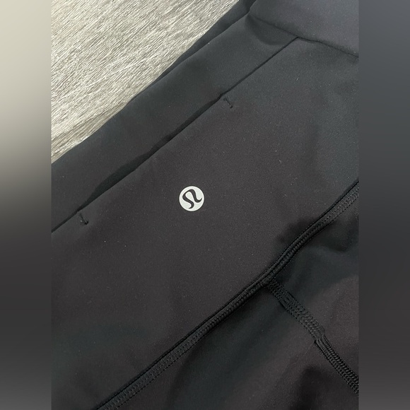 Lululemon size 10 mesh cut out leggings EUC - Picture 3 of 4